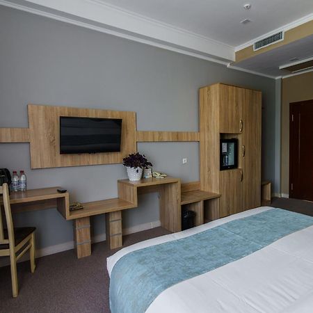 Park Hotel Al Bustan Chimkent Extérieur photo