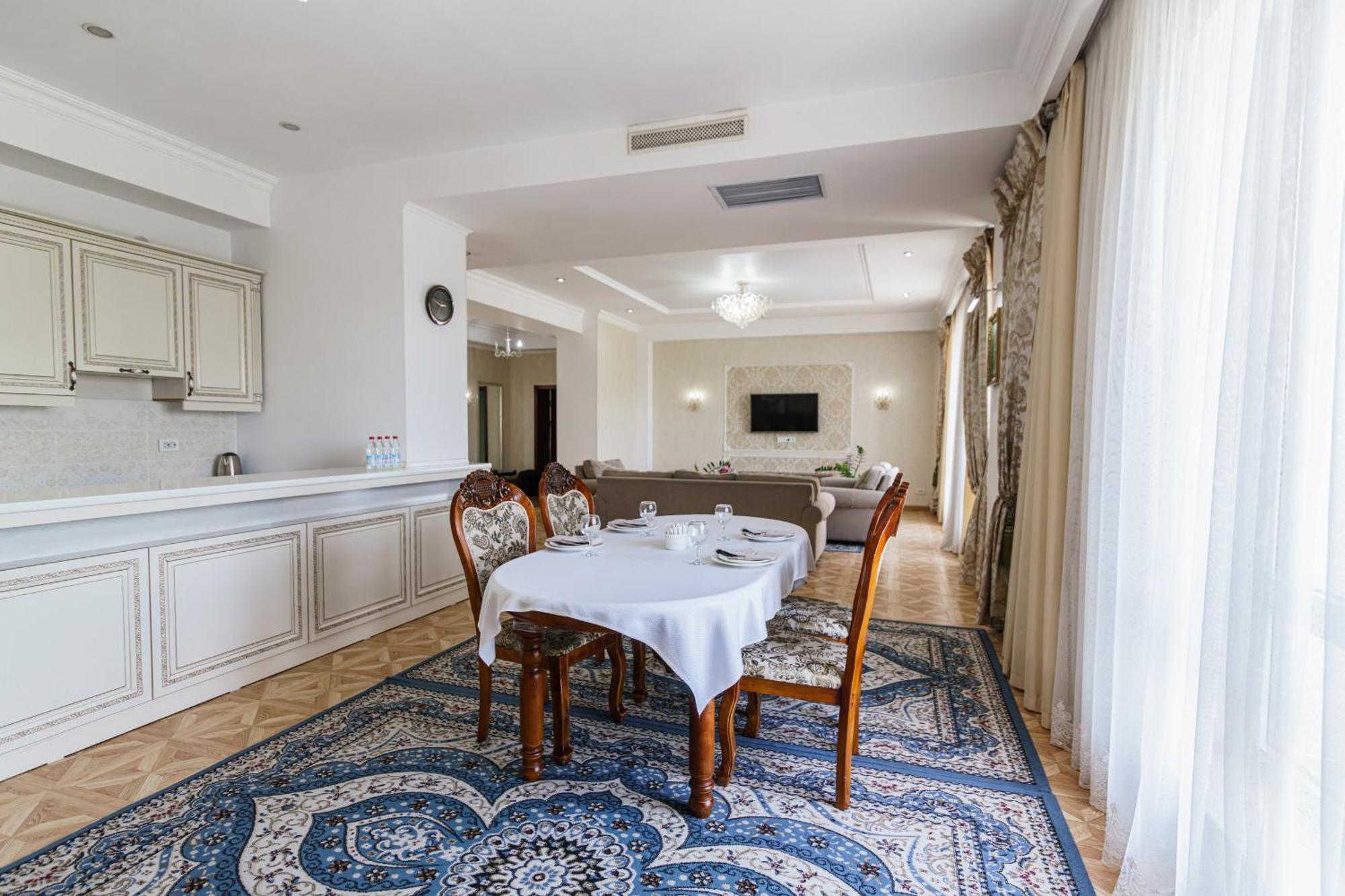 Park Hotel Al Bustan Chimkent Extérieur photo