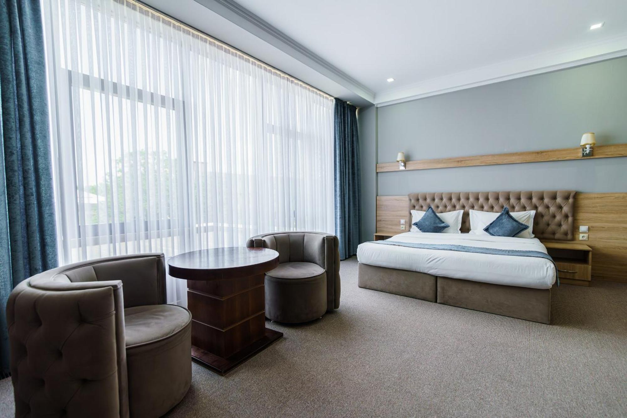 Park Hotel Al Bustan Chimkent Extérieur photo