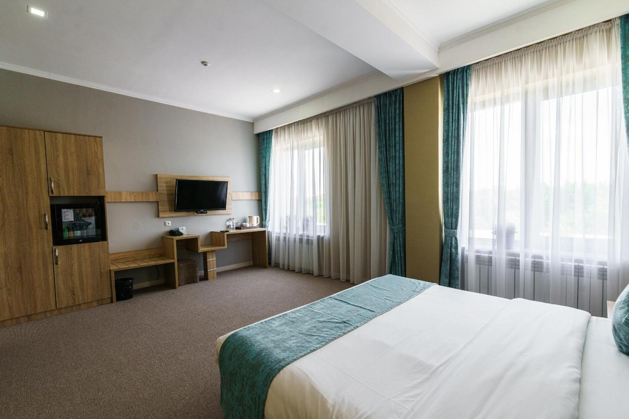 Park Hotel Al Bustan Chimkent Extérieur photo