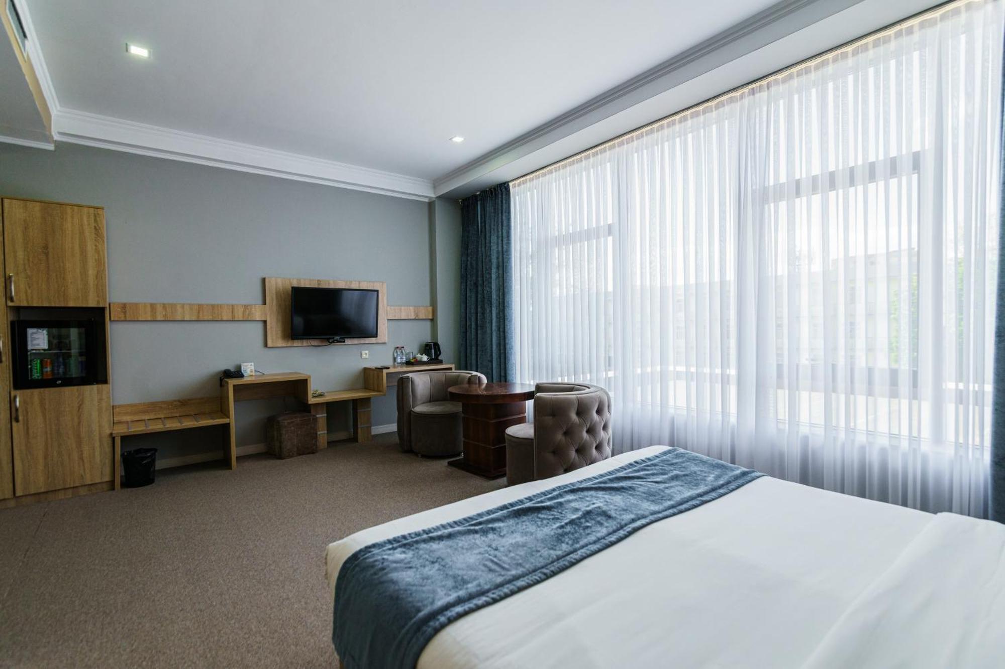 Park Hotel Al Bustan Chimkent Extérieur photo